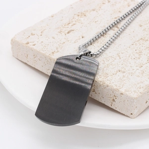 Collier plaque militaire hip hop en acier inoxydable noir avec double texture gravée
