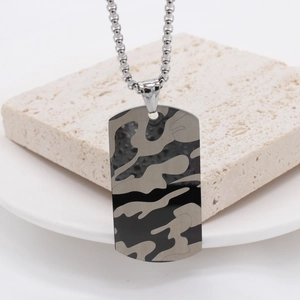 Collier hip-hop homme avec pendentif camouflage en acier titane et chaîne à billes