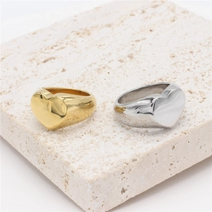 Minimalist High Polished Heart Signet Ring For Women Stainless Steel Gold Silver Tone Heart Shaped Chunky Ring Jewelry
