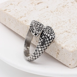 Retro snake-shaped open ring in vintage silver stainless steel with detailed scales