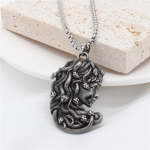 Collier avec pendentif Méduse rétro en acier inoxydable et tête de serpent argentée
