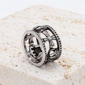 Vintage hollow Roman crown ring for men made of high-quality silver-toned titanium steel