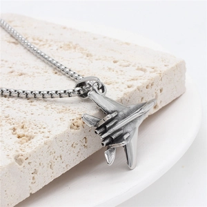 Pendentif avion de chasse en acier inoxydable avec finition argentée vintage pour homme