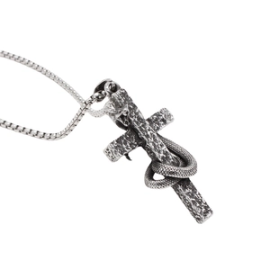 Collana con pendente a croce serpente in acciaio inox punk vintage con trama a scaglie
