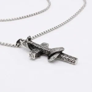 Collana punk vintage in acciaio inossidabile con ciondolo a croce e serpente su catena