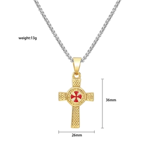 Detailansicht des roten Freimaurerkreuz-Anhängers mit Maßen 36x26mm und 13g Gewicht