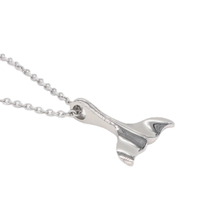 Collier avec pendentif queue de baleine en acier inoxydable poli pour homme minimaliste