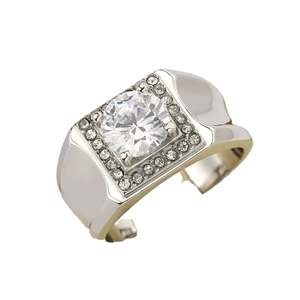 Bague luxe homme en titane argenté avec zircon cubique rond et halo pavé de diamants