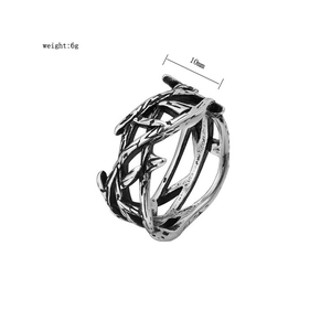 Detail view of vintage steel crown ring showing 10mm width and 6g weight specs