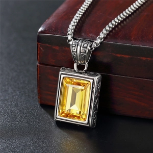 Collana vintage con grande pietra preziosa gialla e catena a scatola in argento
