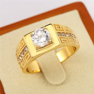 Bague pour hommes en titane doré avec motif grec et grand zircon rond brillant