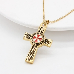 Vintage goldene Tempelritter Kreuz Halskette mit rotem Kreuz und keltischen Mustern