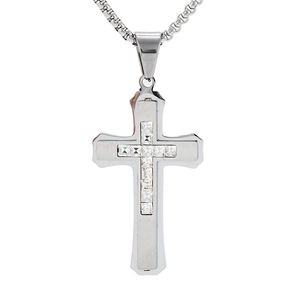 Collier avec pendentif double croix argentée serti de zircons et chaîne à mailles carrées
