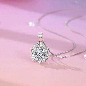 Collier flocon en argent S925 avec pendentif central en moissanite de 1 carat