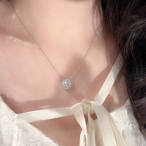 Élégant collier en argent 925 avec pendentif halo en moissanite de 6,5 mm de large
