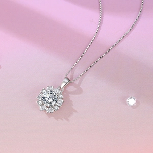 Collier flocon en argent sterling S925 avec une moissanite ronde brillante de 1 carat