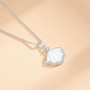 Elegante S925 sterling zilveren schelpketting met witte parelmoer en zirkonia stenen