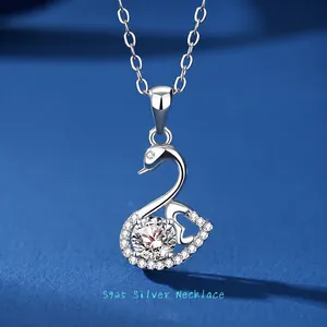 Elegante S925 Sterling Silber Schwan Halskette mit funkelndem Moissanit-Anhänger