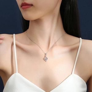 Elegant S925 sterling silver beating heart necklace with a sparkling moissanite stone