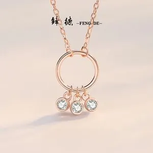 Dettaglio macro della collana acchiappasogni in argento sterling S925 oro rosa
