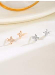 Close-up of S925 sterling silver four-pointed star stud earrings in rose gold and silver