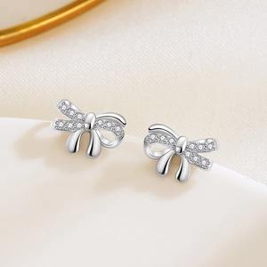 Élégantes boucles d'oreilles nœud en argent S925 serties de zircons cubiques brillants