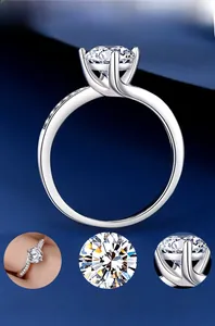 Makroansicht des Moissanit-Rings mit vier Zacken und seitlichen Diamanten auf 925er Silber
