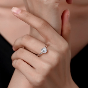 Classic S925 sterling silver moissanite ring with six-prong setting on female hand