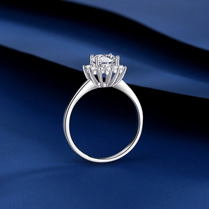 Classic S925 sterling silver ring with a sparkling 1-carat moissanite in sun flower setting