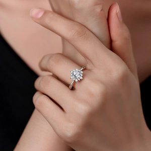 S925 sterling silver ring with 1 carat sunflower moissanite on female hand model