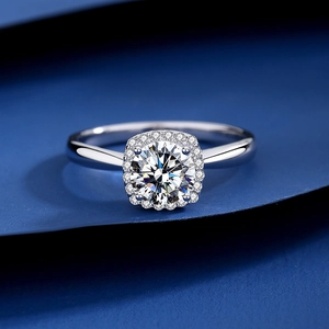 Classic 1 carat moissanite halo ring in S925 sterling silver with round brilliant cut stone