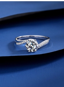 Detailed view of elegant 925 silver twisted band ring with 1-carat moissanite stone