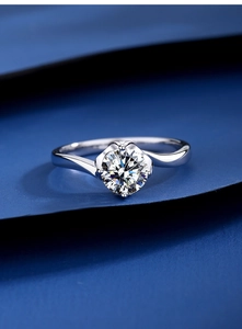 Close-up of a 1 carat round moissanite ring with twisted arm design in S925 silver
