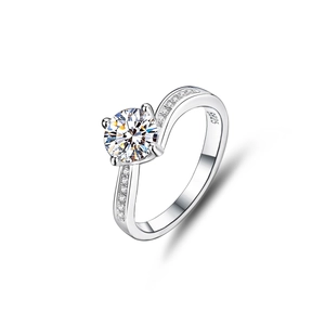 Klassischer Ring aus 925er Sterlingsilber mit 1 Karat Moissanit in Vier-Krallen-Fassung
