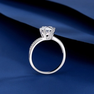 Bague classique en argent 925 avec moissanite 1 carat, sertie 6 griffes et pavage latéral