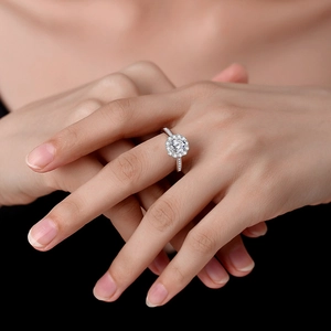 Classic S925 sterling silver sun flower halo moissanite ring with pave diamond band