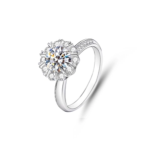 Bague flocon de neige élégante en argent S925 avec une pierre centrale en moissanite ronde