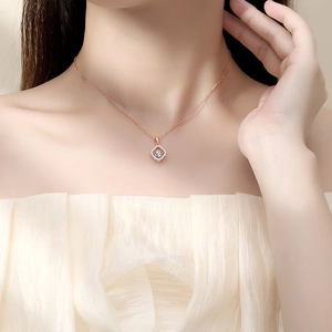 Elegant S925 sterling silver four-leaf clover necklace with sparkling moissanite stones