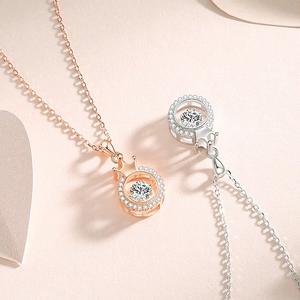 Colliers avec pendentif couronne en argent S925 et moissanite en finitions rose et argent