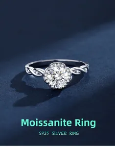 Dettaglio dell'anello in argento S925 con moissanite, fascia a treccia e castone floreale