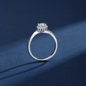 Bague classique en argent sterling S925 avec moissanite ronde et halo de diamants