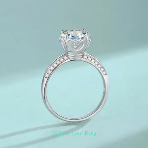 Exquisito anillo de plata esterlina S925 con corona de corazón y piedra moissanita