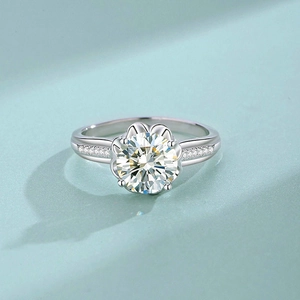 Classic 2ct Moissanite engagement ring with 925 silver four-prong floral setting