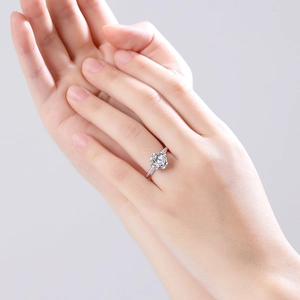 Elegant S925 sterling silver lotus ring with a 2-carat round brilliant moissanite stone
