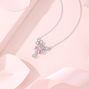 Collier élégant en argent S925 avec pendentif fleur de cerisier et zircons roses