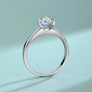Classic s925 silver moissanite ring with six-prong setting and side stone accents