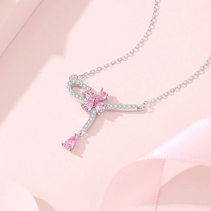 Elegante collana in argento s925 con fiori di pesco e ciondoli in zircone rosa