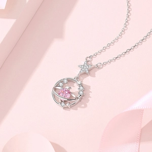 Élégant collier en argent S925 avec pendentif planète rose et détails d'étoiles brillants