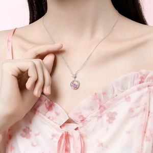 Collier élégant en argent sterling S925 avec pendentif planète rose et diamants brillants