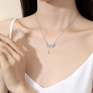 Élégant collier en argent sterling S925 avec nœud, cristaux et pendentif à glands